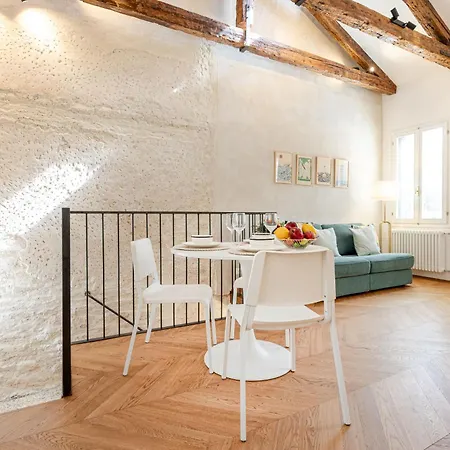 Atmosfere Autentiche Nel Cuore Di Apartament Wenecja