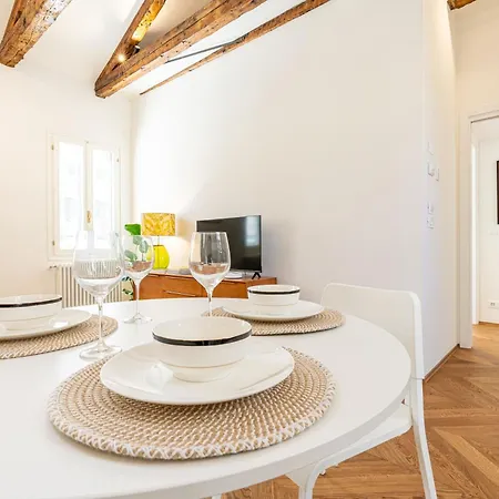 Atmosfere Autentiche Nel Cuore Di Apartamento